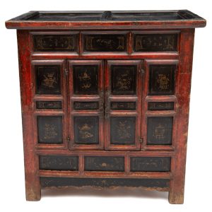 Red and black lacquered cabinet (front)